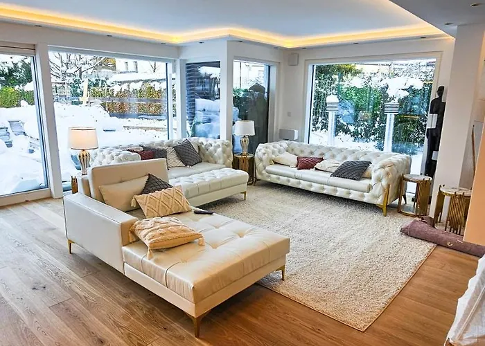 Luxurious Large With Pool, Garden, Koi Pond Only 12 Min To Octoberfest Apartment