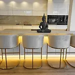 Luxurious Large With Pool, Garden, Koi Pond Only 12 Min To Octoberfest * Múnich