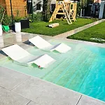 Luxurious Large With Pool, Garden, Koi Pond Only 12 Min To Octoberfest Apartment Munich