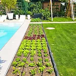 Luxurious Large With Pool, Garden, Koi Pond Only 12 Min To Octoberfest Appartamento