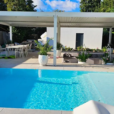Luxurious Large With Pool, Garden, Koi Pond Only 12 Min To Octoberfest Apartment