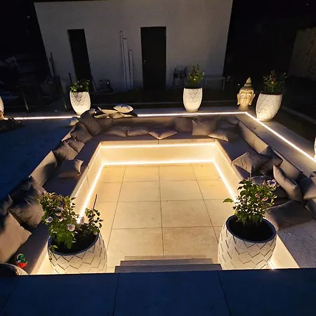 Luxurious Large With Pool, Garden, Koi Pond Only 12 Min To Octoberfest Appartamento Monaco di Baviera