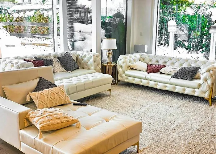 Lägenhet Luxurious Large With Pool, Garden, Koi Pond Only 12 Min To Octoberfest München