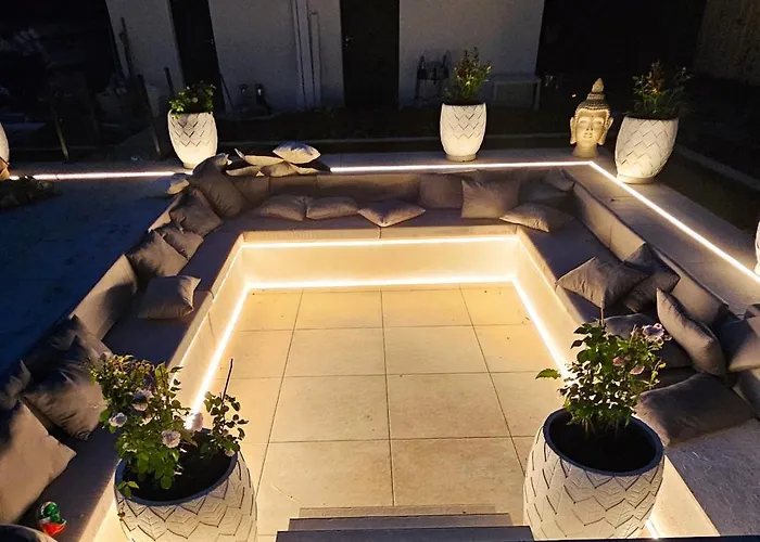 Luxurious Large With Pool, Garden, Koi Pond Only 12 Min To Octoberfest Lägenhet München