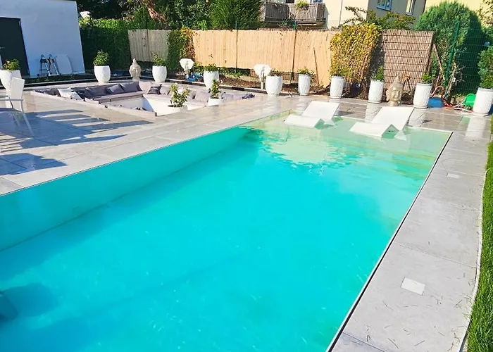 Luxurious Large With Pool, Garden, Koi Pond Only 12 Min To Octoberfest Apartman München