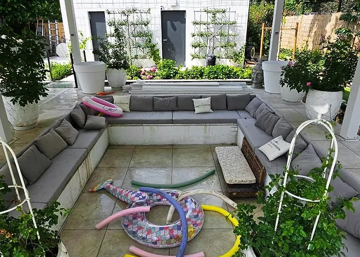 Luxurious Large With Pool, Garden, Koi Pond Only 12 Min To Octoberfest ミュンヘン