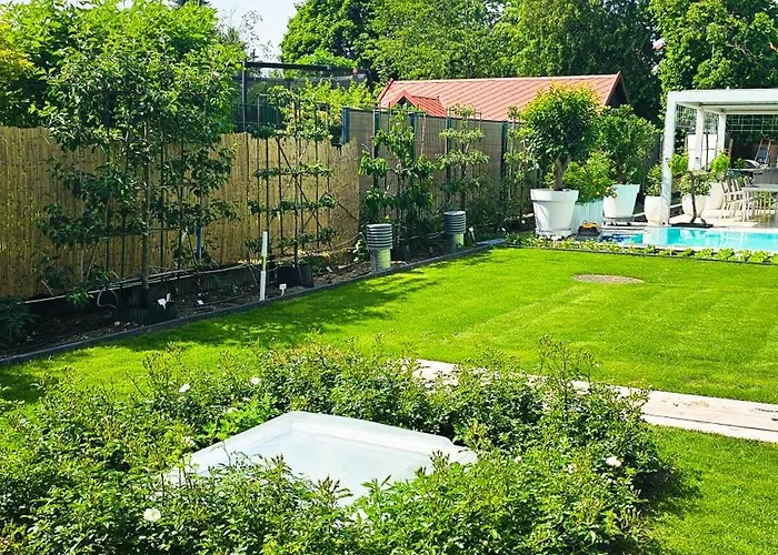 Luxurious Large With Pool, Garden, Koi Pond Only 12 Min To Octoberfest Апартаменты