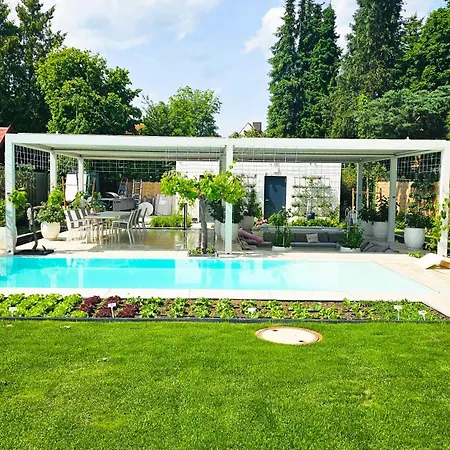 Appartement Luxurious Large With Pool, Garden, Koi Pond Only 12 Min To Octoberfest *