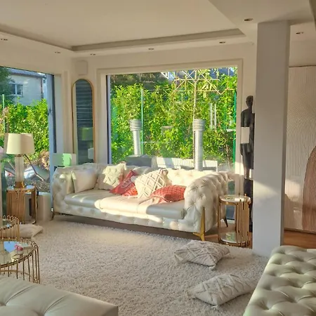 Apartamento Luxurious Large With Pool, Garden, Koi Pond Only 12 Min To Octoberfest Munique