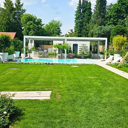 Luxurious Large With Pool, Garden, Koi Pond Only 12 Min To Octoberfest Apartamento