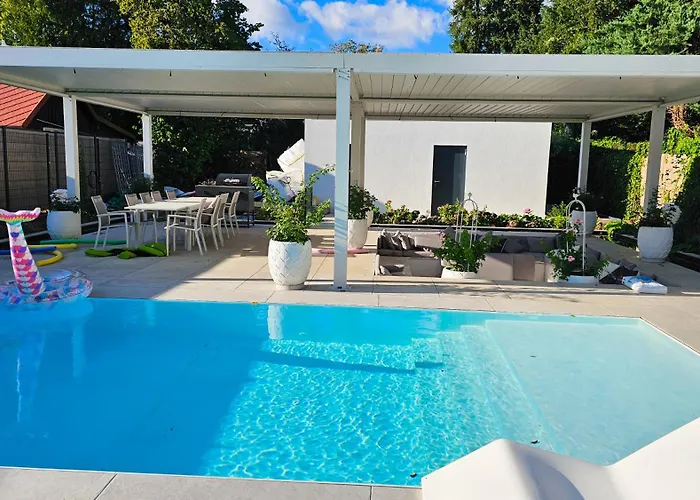 Luxurious Large With Pool, Garden, Koi Pond Only 12 Min To Octoberfest Apartment