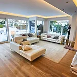 Luxurious Large With Pool, Garden, Koi Pond Only 12 Min To Octoberfest Апартаменты