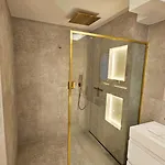 Luxurious Large With Pool, Garden, Koi Pond Only 12 Min To Octoberfest Апартаменты Мюнхен