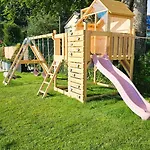 Апартаменты Luxurious Large With Pool, Garden, Koi Pond Only 12 Min To Octoberfest *