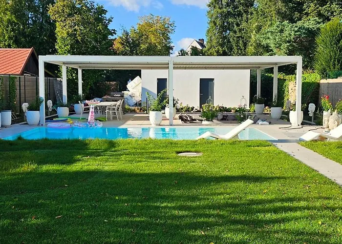 Luxurious Large With Pool, Garden, Koi Pond Only 12 Min To Octoberfest Διαμέρισμα *